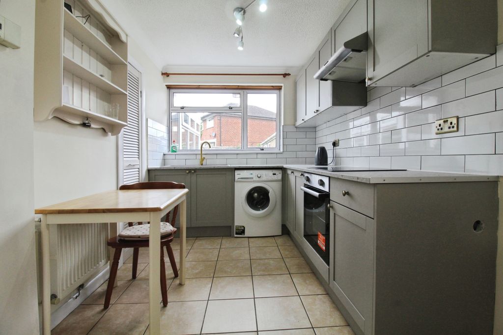 Property photo 3 of 18 Kitchen