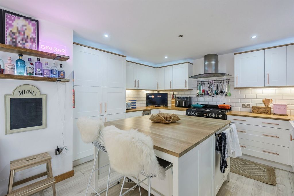 Property photo 2 of 20 Kitchen/Diner