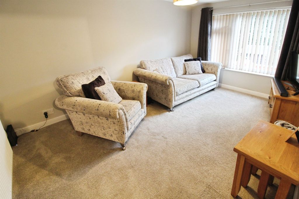 Property photo 2 of 12 Lounge