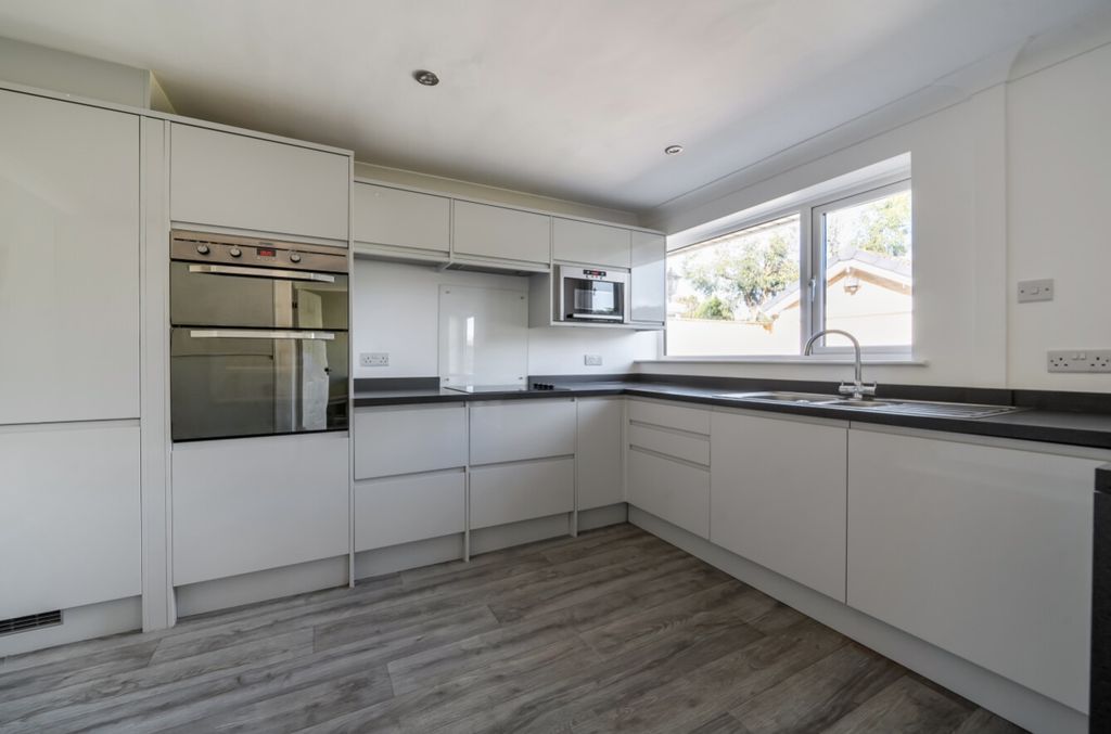 Property photo 2 of 10 1432494-6-69B92A55E092d