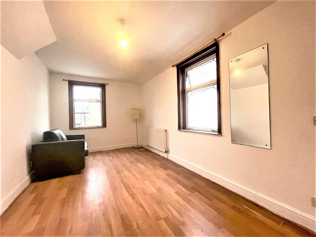 Property photo 2 of 3