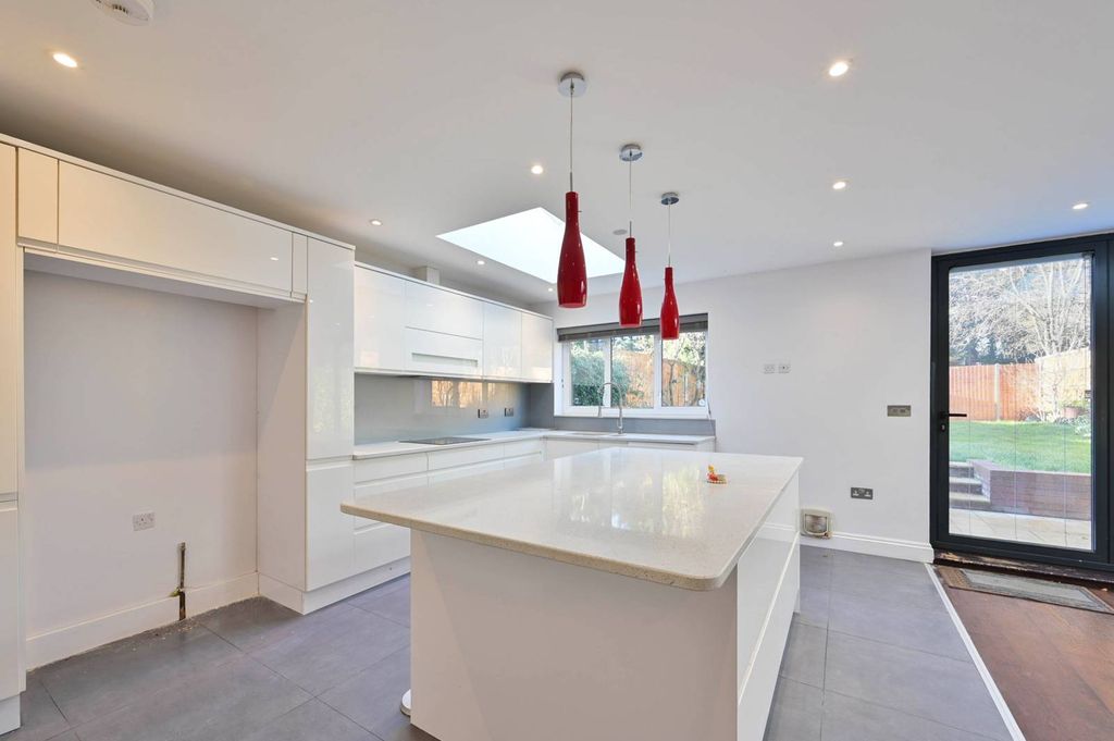 Property photo 1 of 21