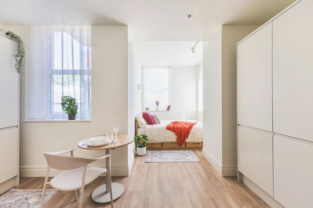 Property photo 1 of 10 Studio
