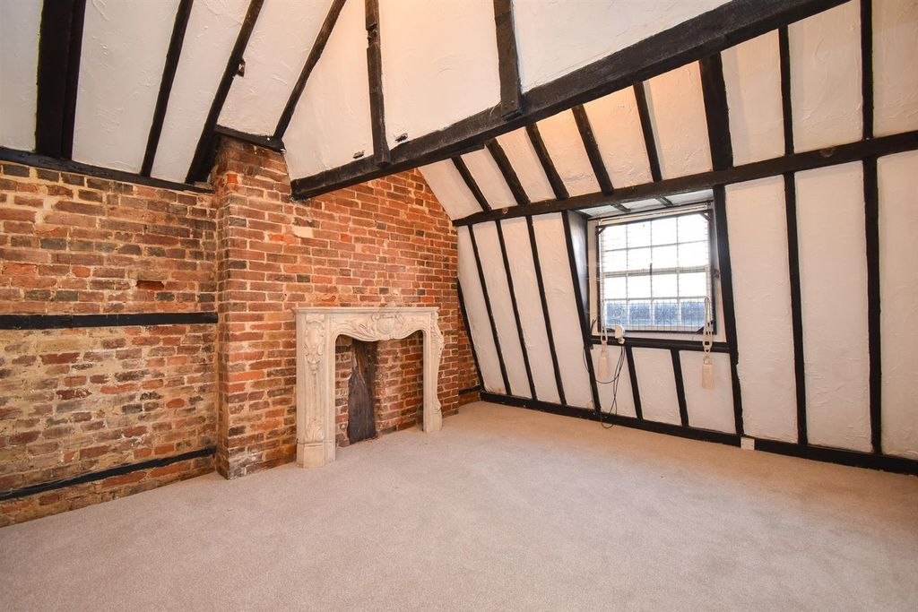 Property photo 2 of 16 Bedroom