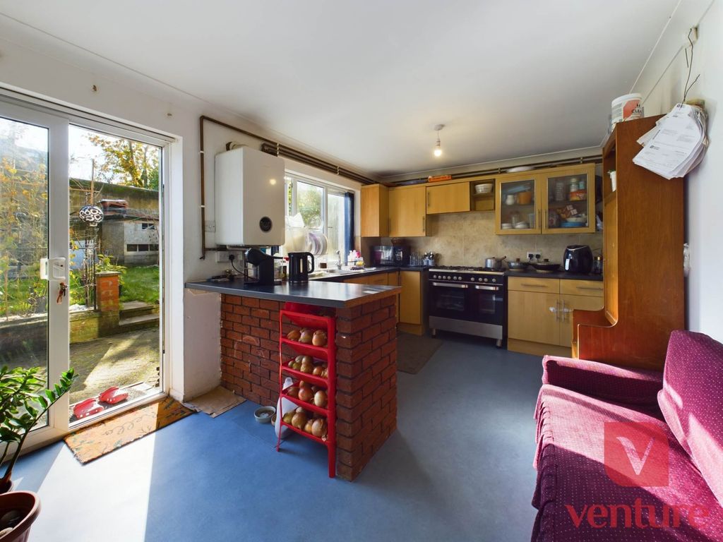 Property photo 3 of 13