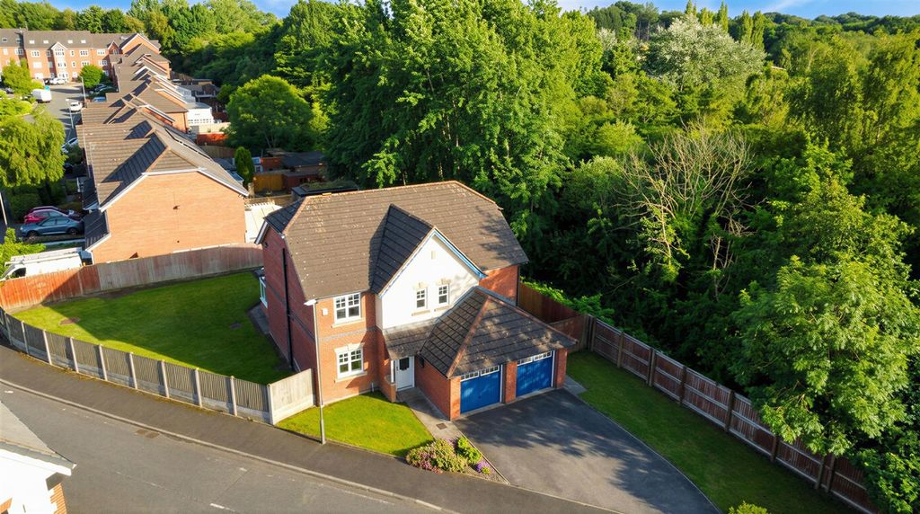 Property photo 1 of 33 Delph Hollow Way