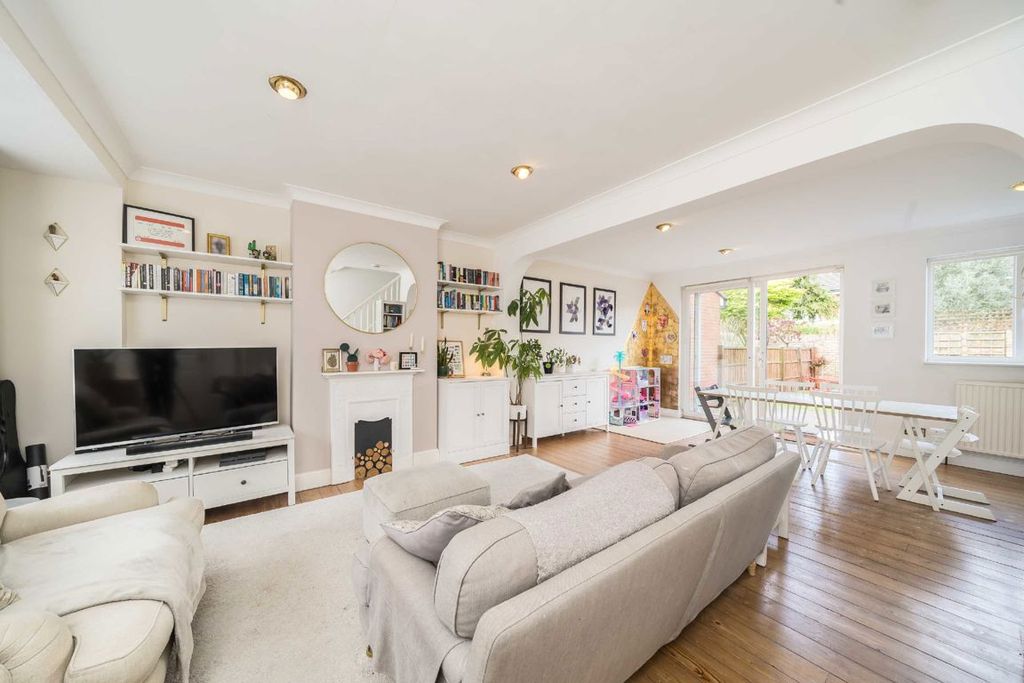 Property photo 1 of 11