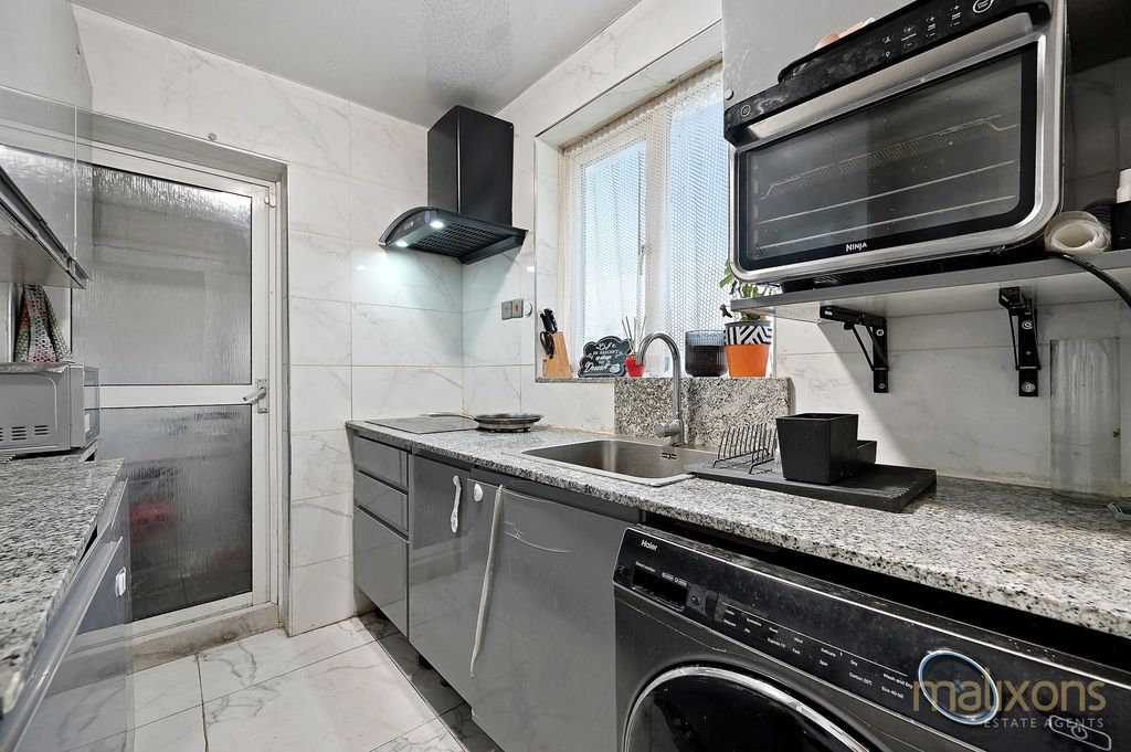 Additional image 4 of 3 bed maisonette for saleRialto Road, Mitcham CR4