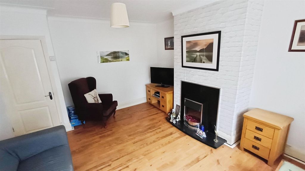 Property photo 3 of 9 Living Room