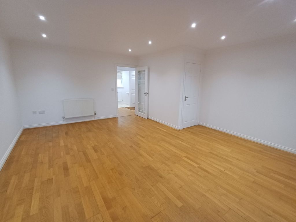 Property photo 2 of 16 Picture No. 21