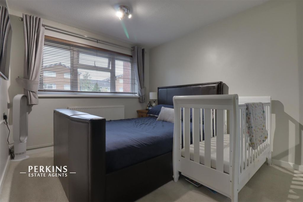 Property photo 2 of 5 Bed.Jpg