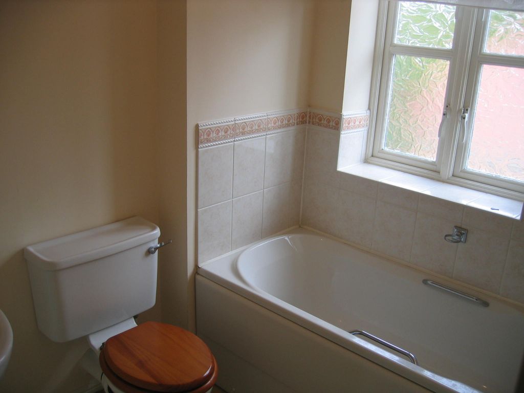 Property photo 3 of 11 Bathroom