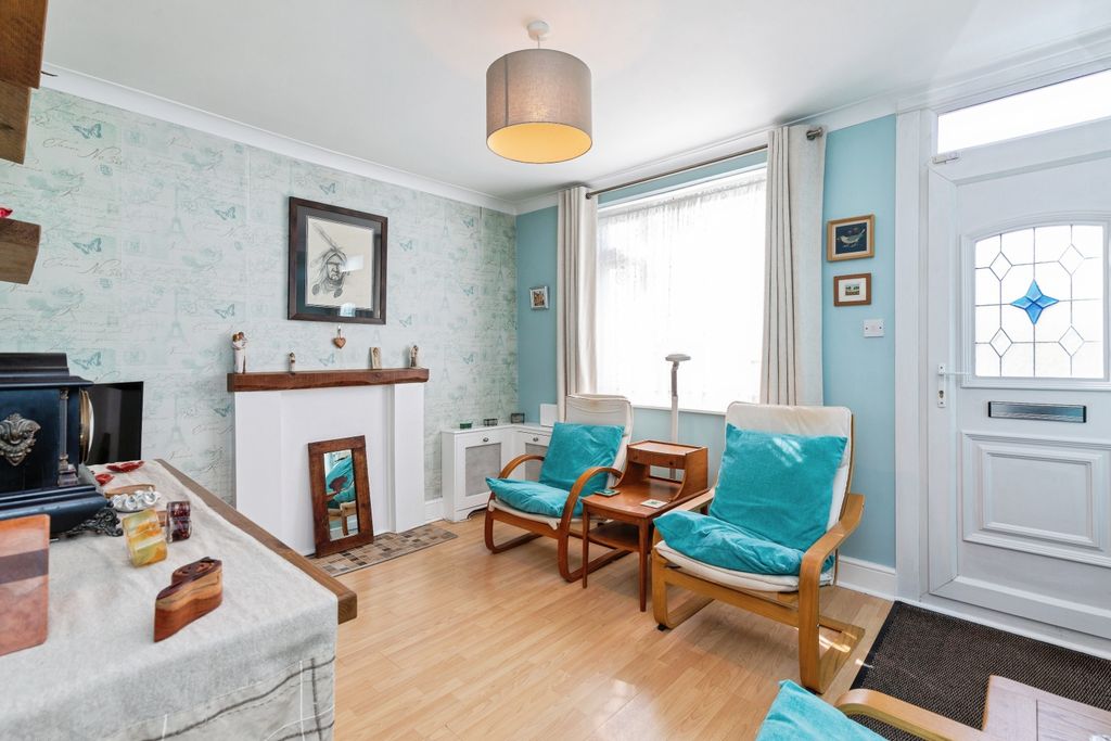 Property photo 2 of 20 Lounge