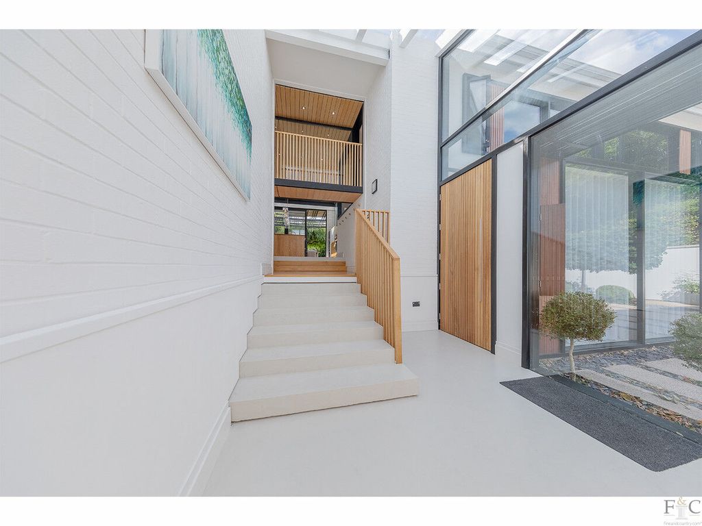 Property photo 3 of 46