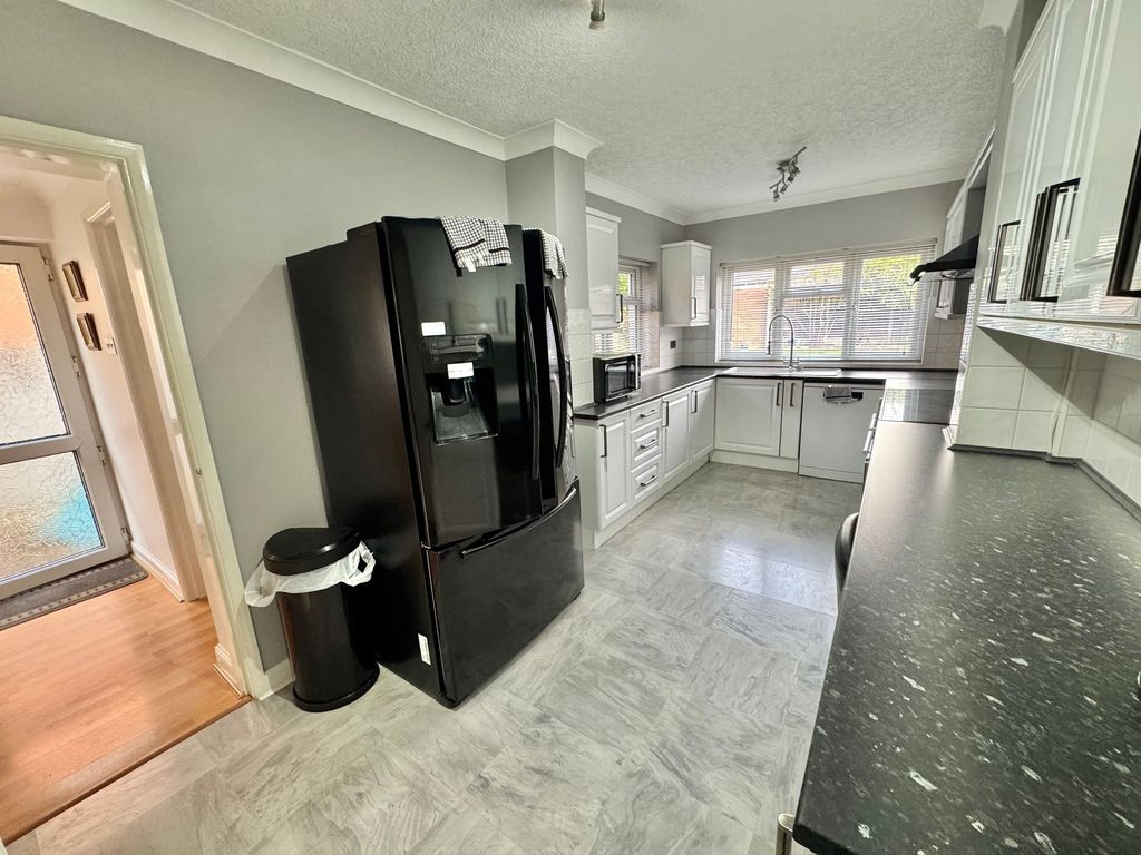 Property photo 3 of 39
