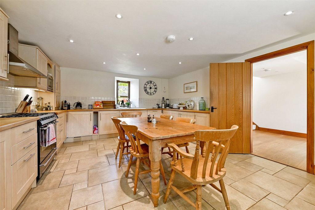 Property photo 3 of 9 Kitchen