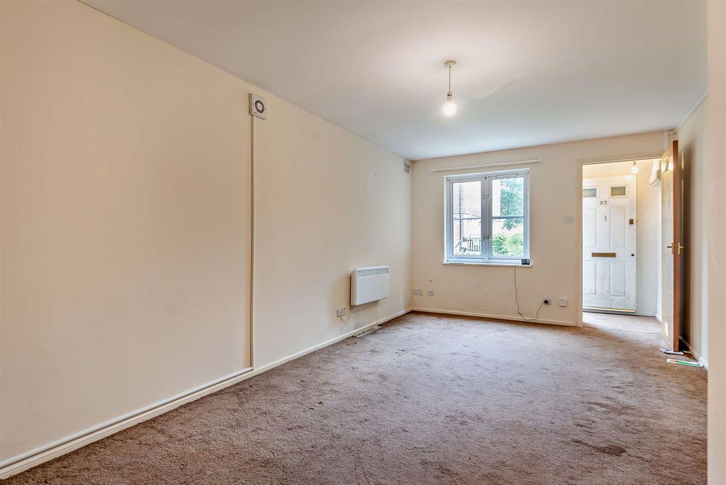 Property photo 3 of 12 8652546-Interior06-800.Jpg