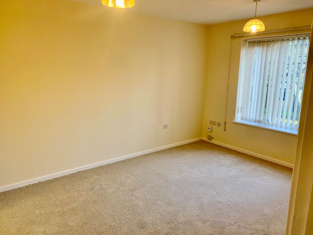 Property photo 2 of 10 Living Room