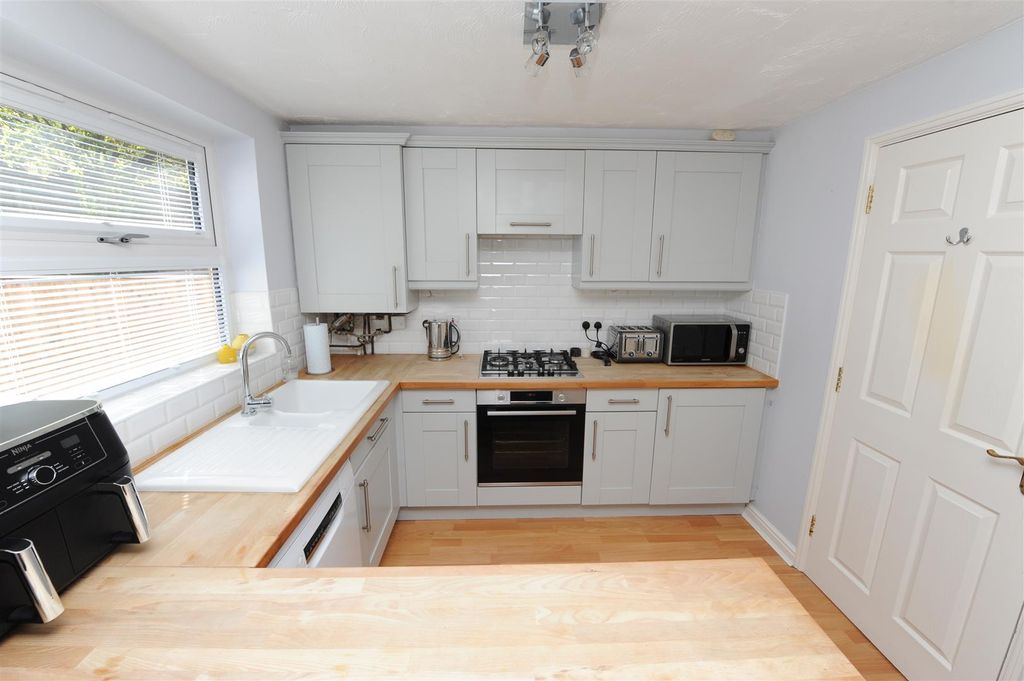 Property photo 3 of 24