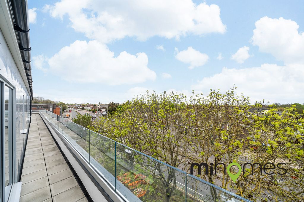 Property photo 3 of 12