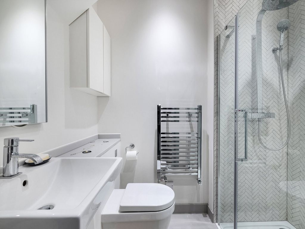 Property photo 3 of 4 Shaftesbury Avenue