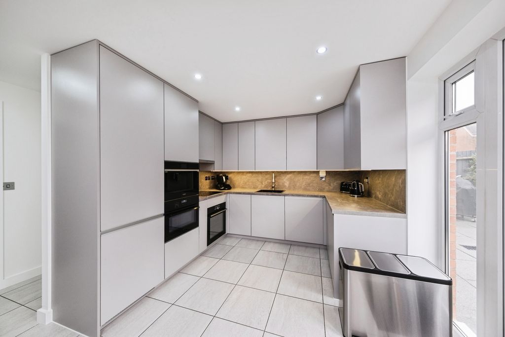 Property photo 3 of 25