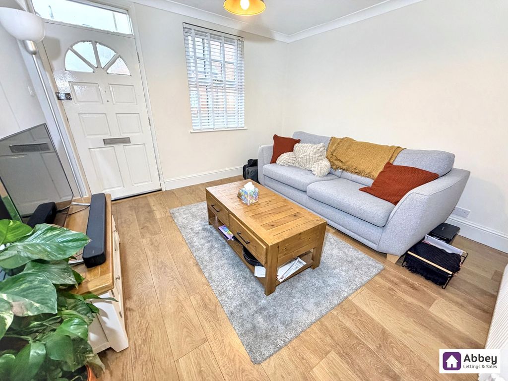 Property photo 2 of 8 Lounge