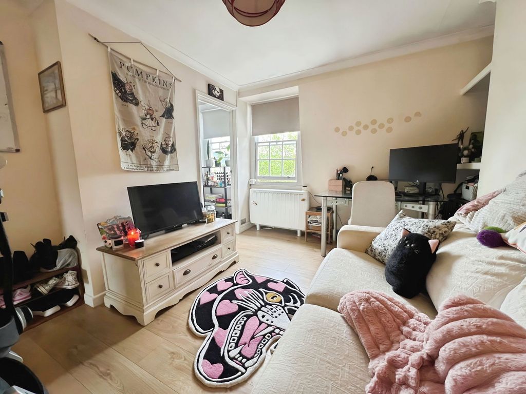 Property photo 3 of 9