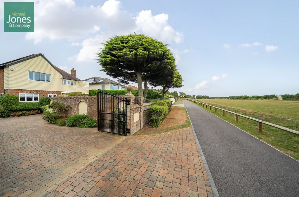 Property photo 3 of 40 External