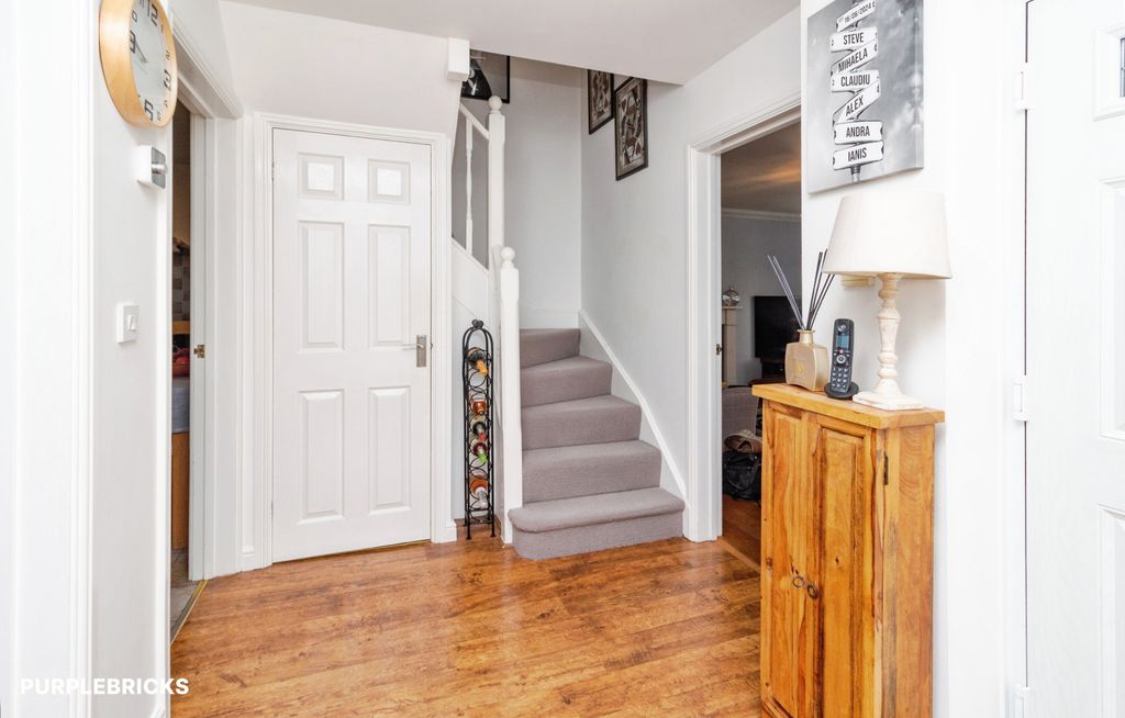 Property photo 3 of 28