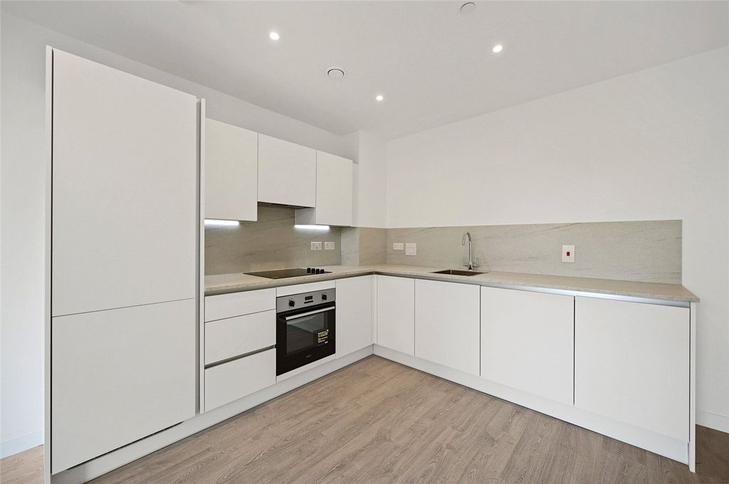 Property photo 1 of 7 Kitchen