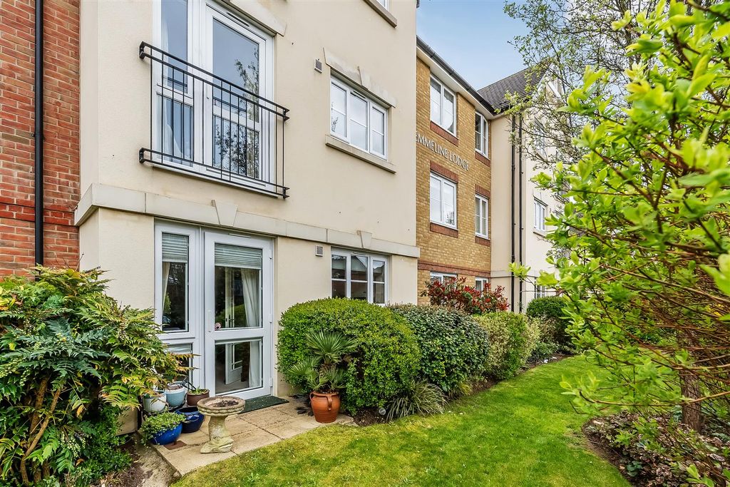 Property photo 1 of 11 8-Emmeline-Lodge-17.Jpg