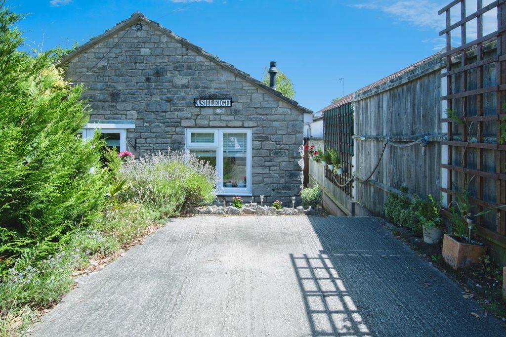 Property photo 1 of 44