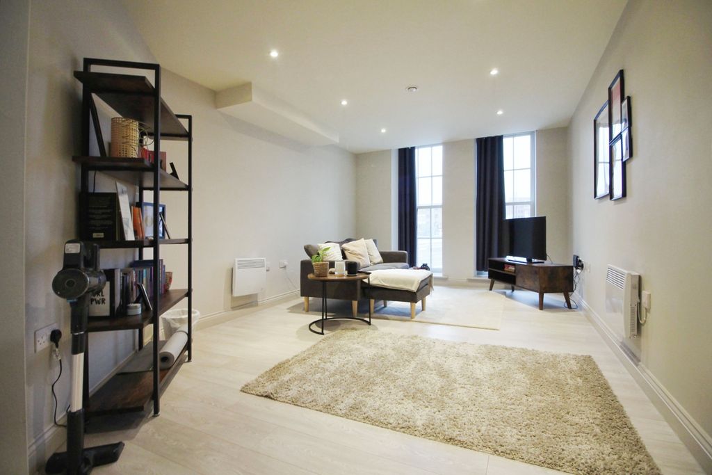 Property photo 1 of 7 Living Room