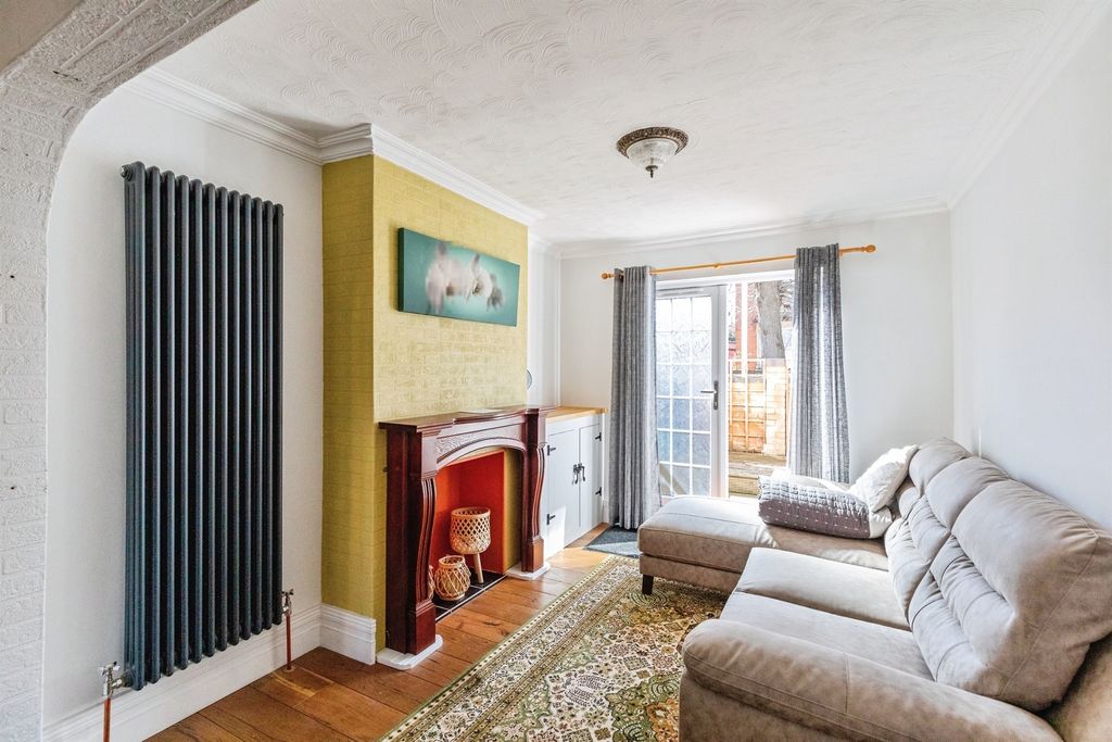 Property photo 2 of 8