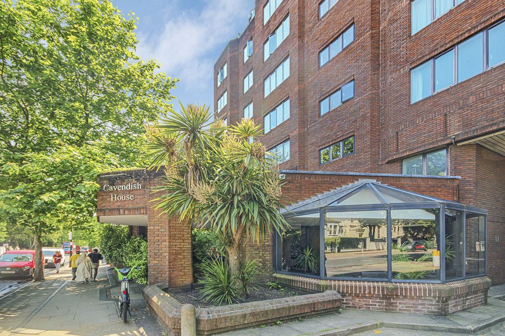 Property photo 1 of 11 Spacious Two Bedroom Apartment, St John's Wood