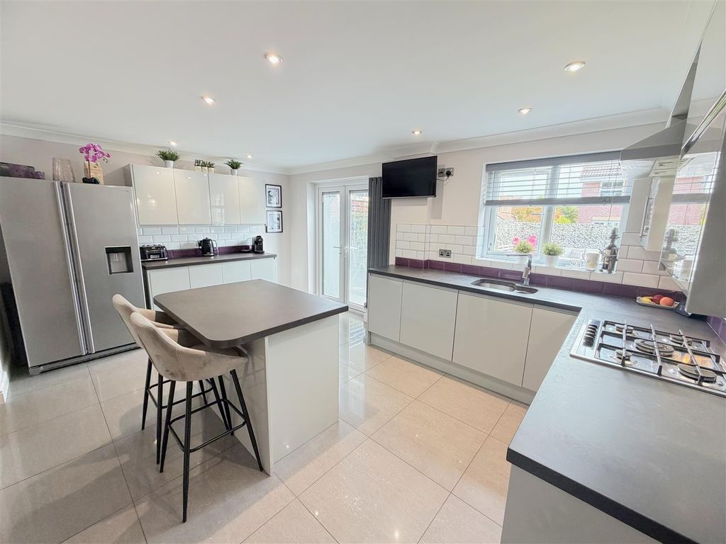 Property photo 2 of 46 Breakfast Kitchen