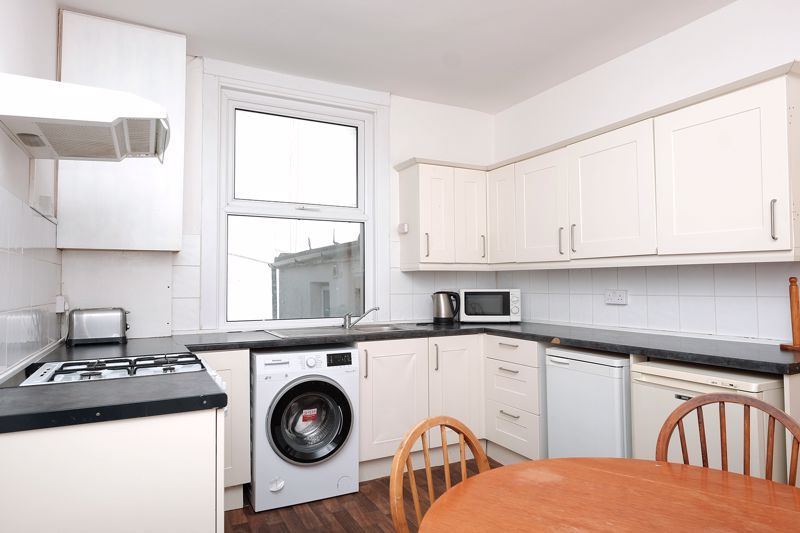 Property photo 3 of 6 Kitchen