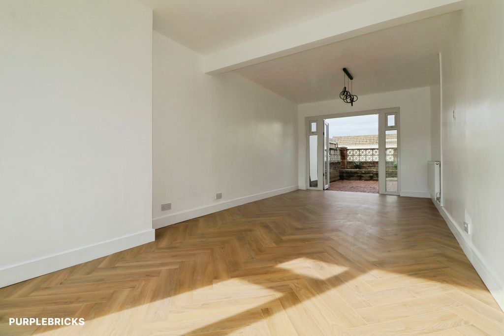 Property photo 2 of 28