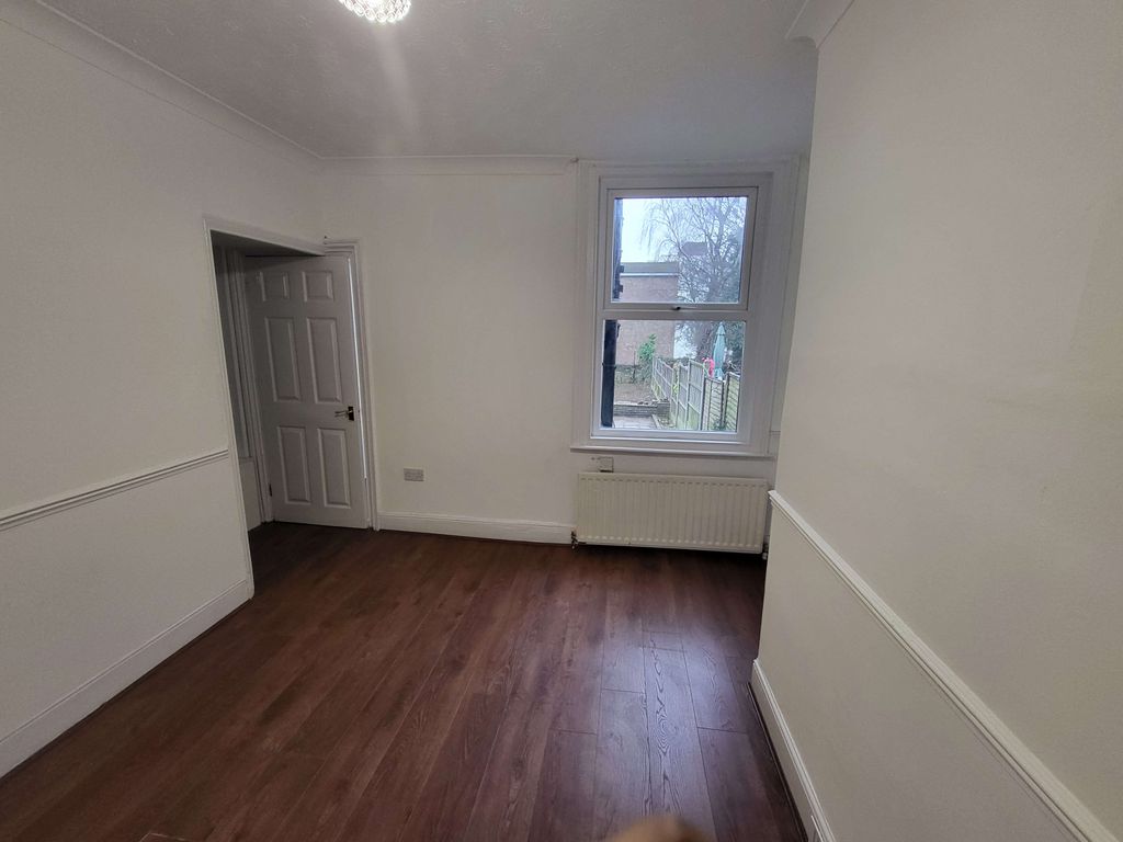 Property photo 2 of 17 Gallery