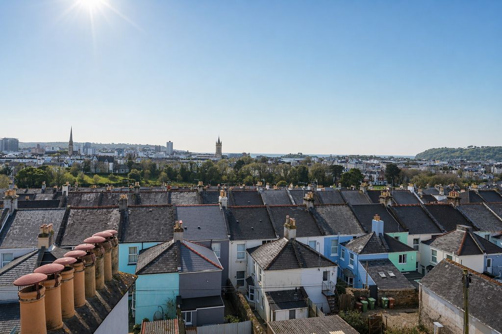 Property photo 2 of 11 4688974