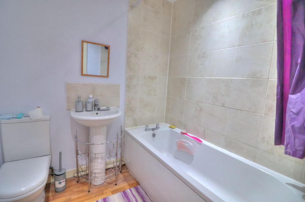 Property photo 3 of 6 Img_8893_4_5