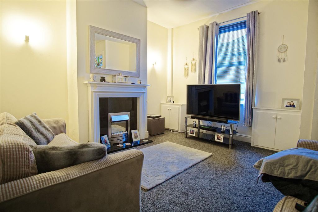 Property photo 2 of 7 Reception