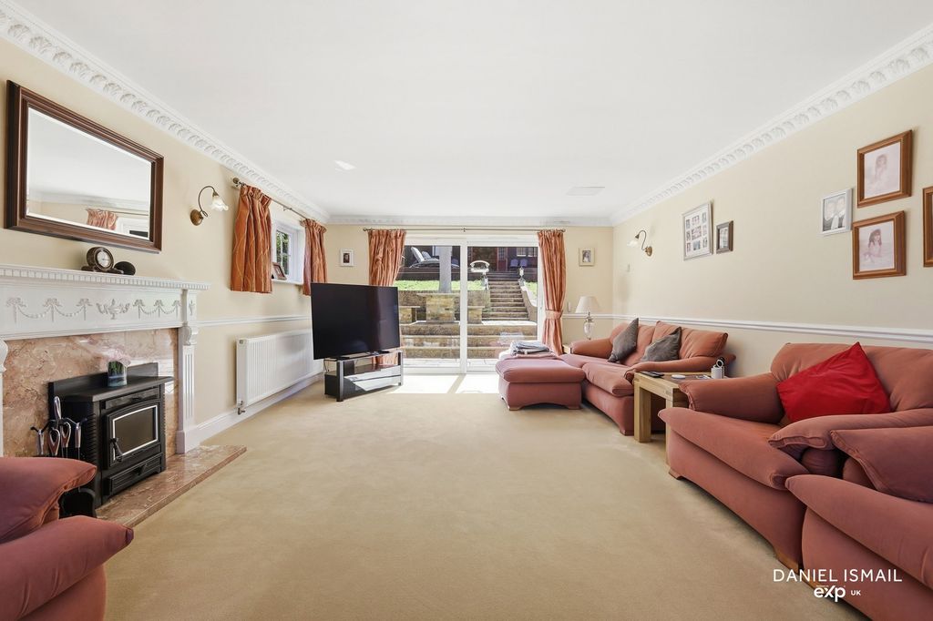 Property photo 3 of 44