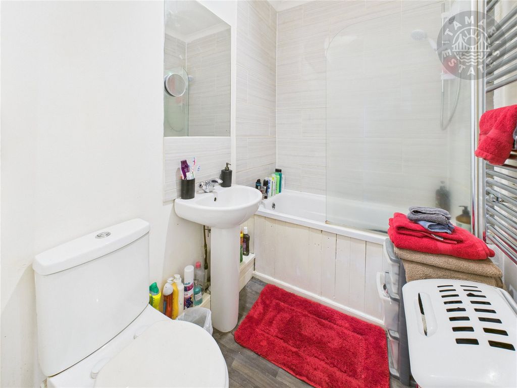 Property photo 3 of 6 Bathroom