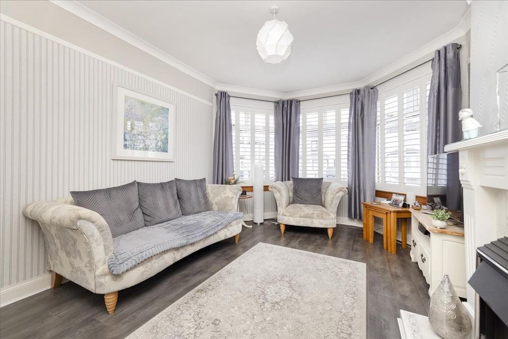 Property photo 3 of 25