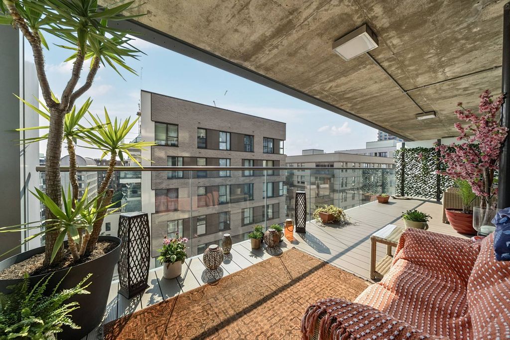 Property photo 2 of 23