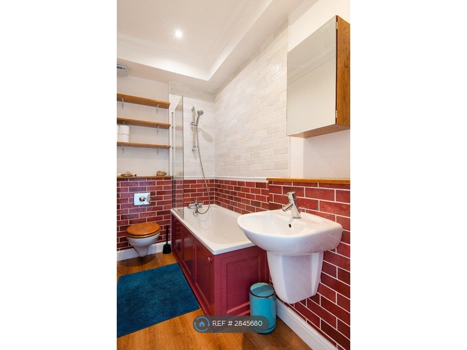 Property photo 3 of 9 Bathroomm 1