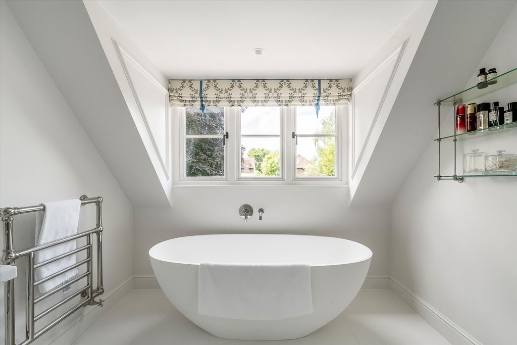 Additional image 19 of 4 bed detached house for saleBroadwater Rise, Guildford, Surrey GU1