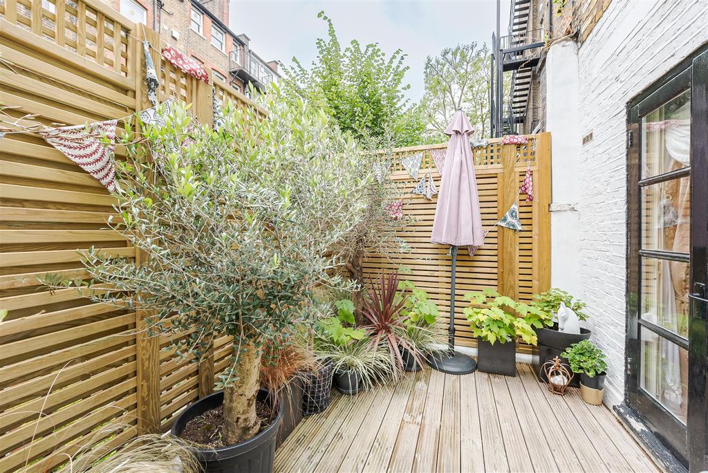Property photo 1 of 8 Bina Gardens 7B-4.Jpg